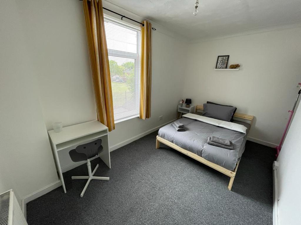 Cheerful 2 Bedroom House Hindley Luaran gambar